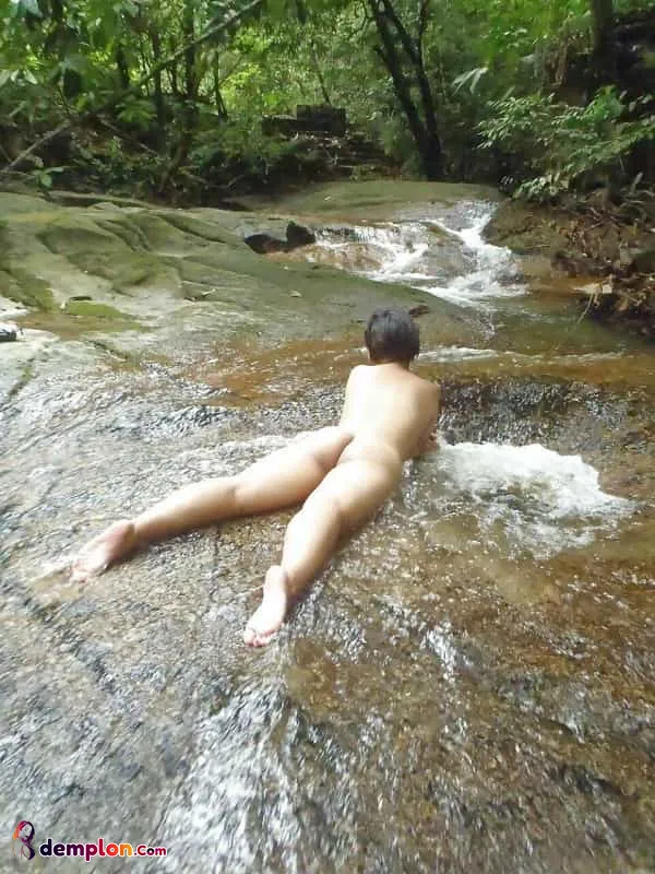 Foto Telanjang Janda Kembang Mandi Berenang Di Sungai Foto Telanjang Janda Kembang Mandi Berenang Di Sungai