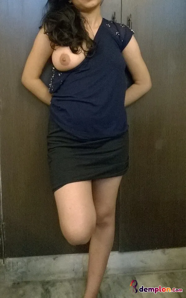 Karyawati Cantik PT SPBU Pakai Rok Mini Seksi Karyawati Cantik PT SPBU Pakai Rok Mini Seksi