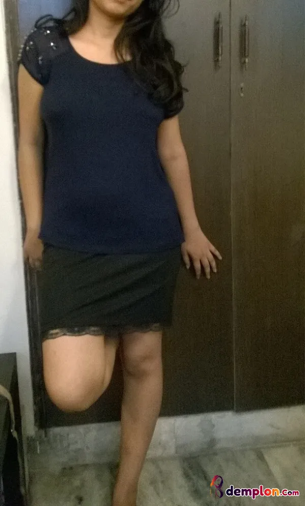 Karyawati Montok Pakai Rok Mini Seksi Ketat Sexy Karyawati Montok Pakai Rok Mini Seksi Ketat Sexy