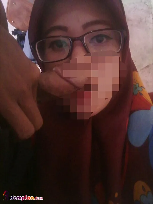 Hijaber Jilbaber Nyepong Kontol